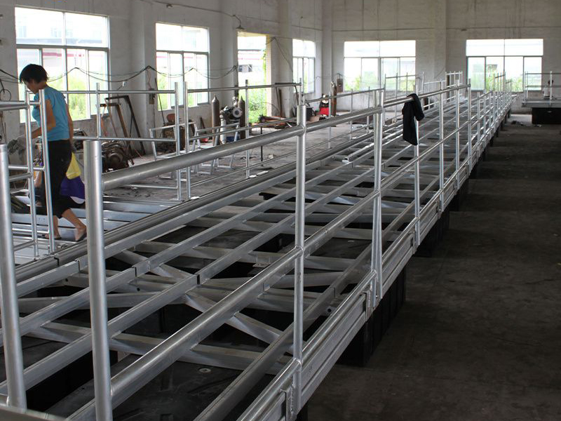 Steel structure floating bridge machining